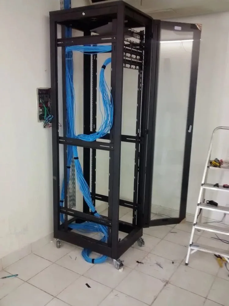 Rack de rede instalado pela NC Segurança Eletrônica